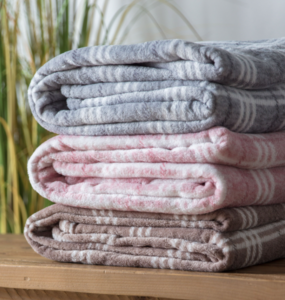 Checkmate Rolled Fleece in Silver or Taupe